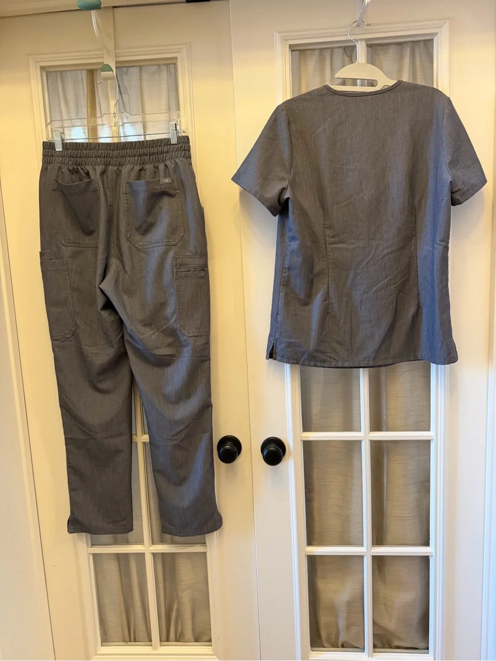 SMALL/MEDIUM Graphite Grey Women’s Figs Scrub Set EUC
